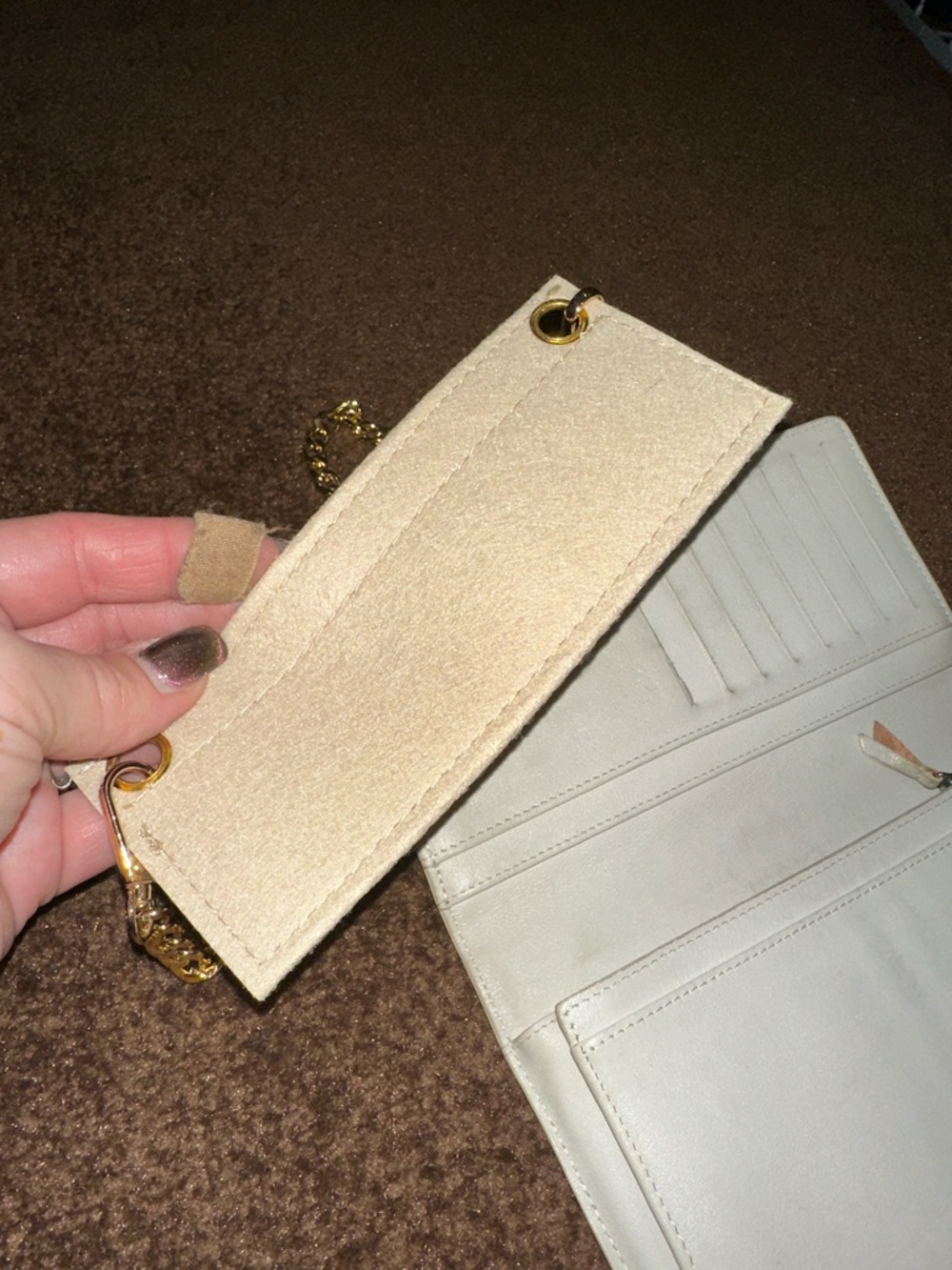 CHANEL Oatmeal white family shade. Quilted CC Logo Wallet - Picture 4 of 16